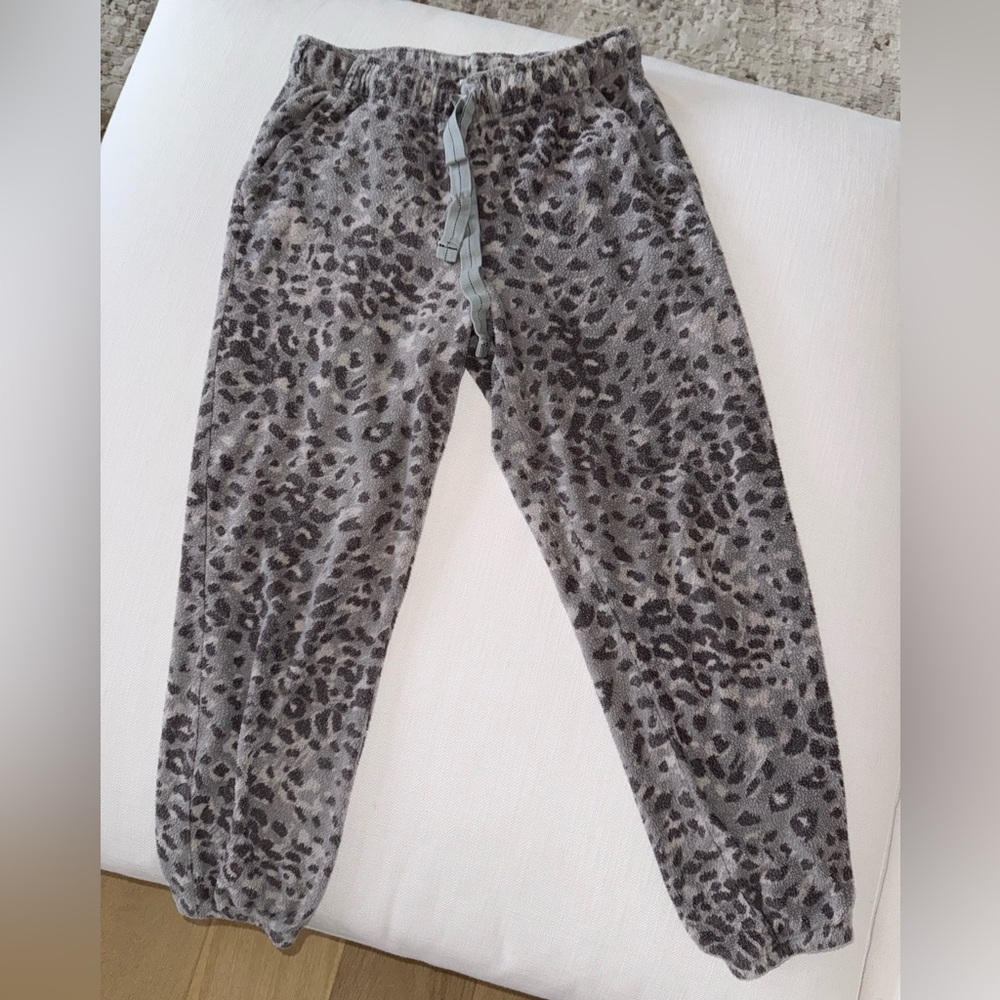 Aerie gray animal cheetah print joggers size small